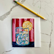 Painting of a glass with ice and a lemon slice on a striped background, placed on a marble surface with a pencil.
